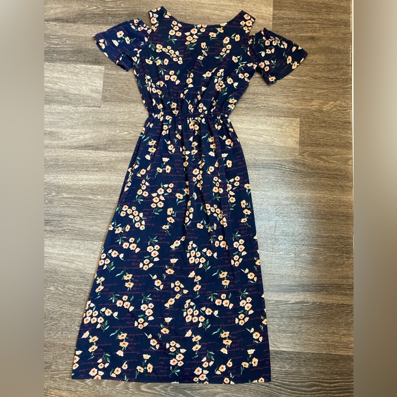 Dresses & Skirts - Floral Dress